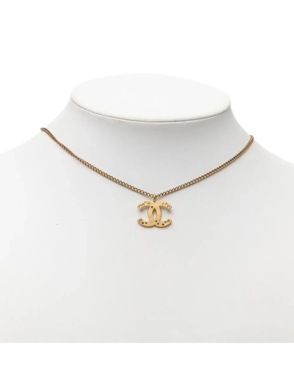 CHANEL elevate your